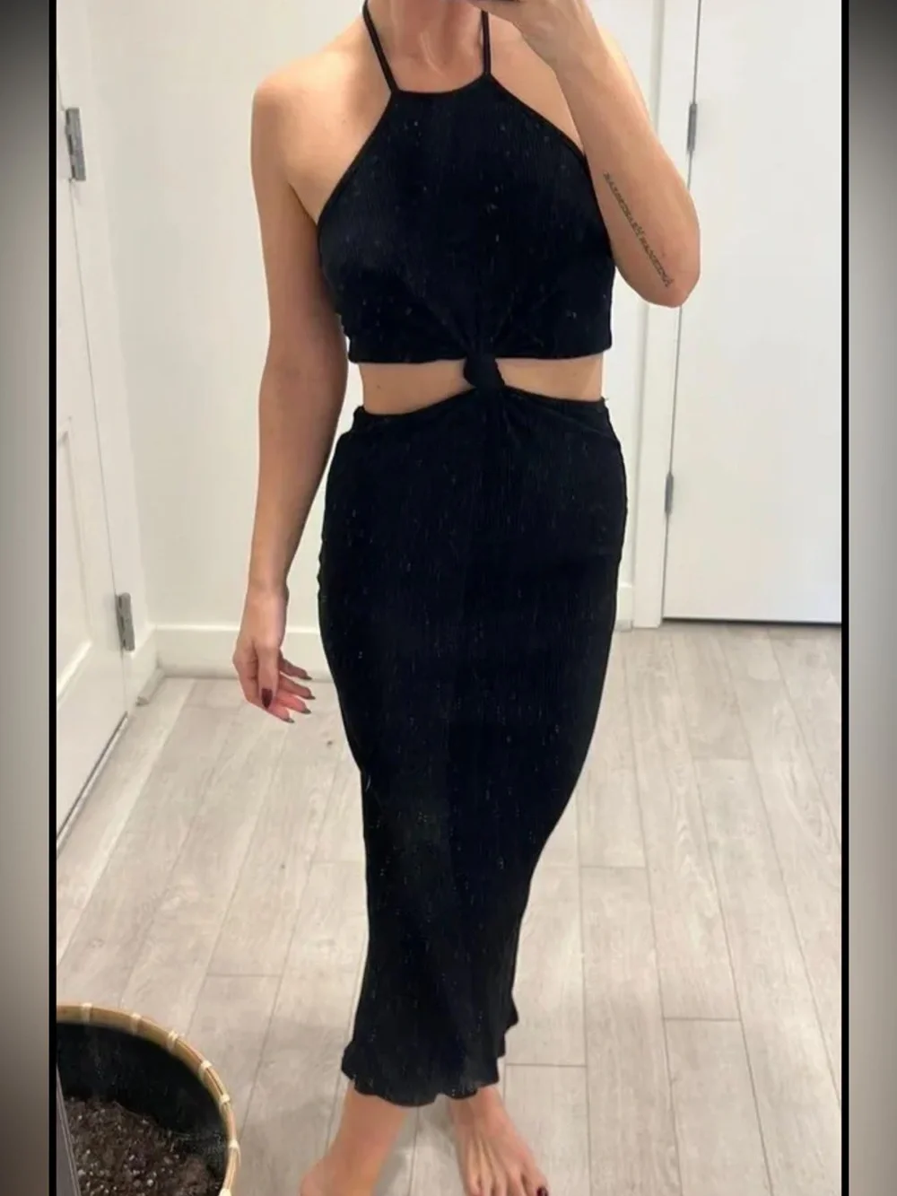 Vici Black Cutout Midi Pencil Skirt